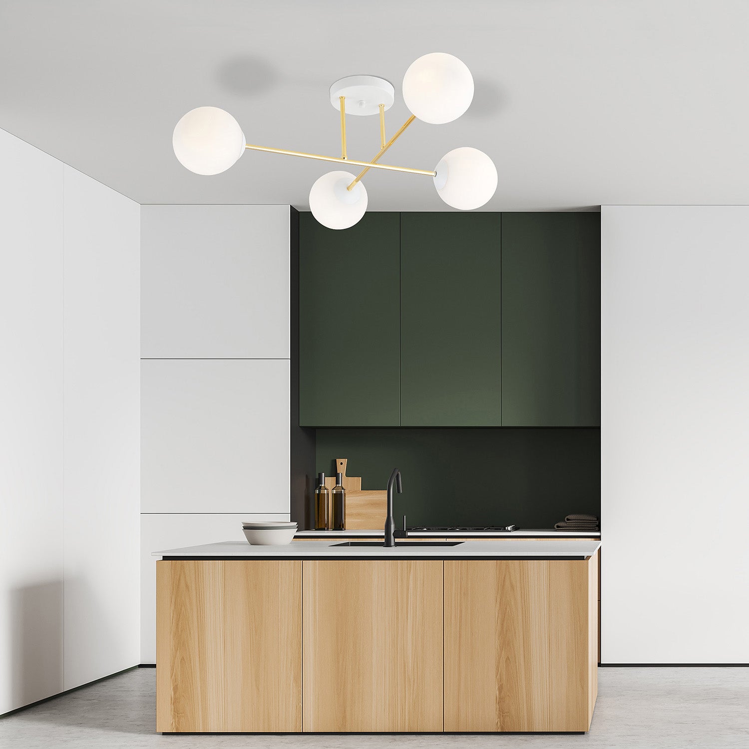 Plafoniera Moderna Magnium 4 Luci In Acciao Oro E Sfere In Vetro Bianco