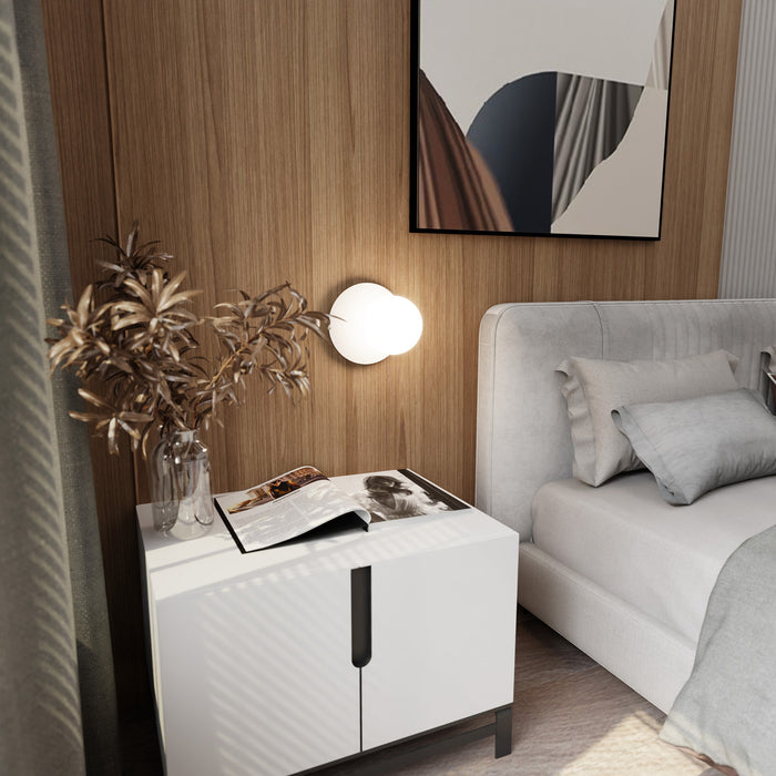 Lampada Da Parete Contemporanea Ippolita 1 Luce In Acciaio Bianco E Vetro Opalino