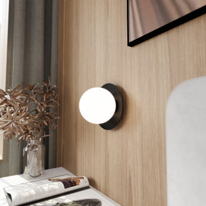 Lampada Da Parete Contemporanea Ippolita 1 Luce In Acciaio Nero E Vetro Opalino