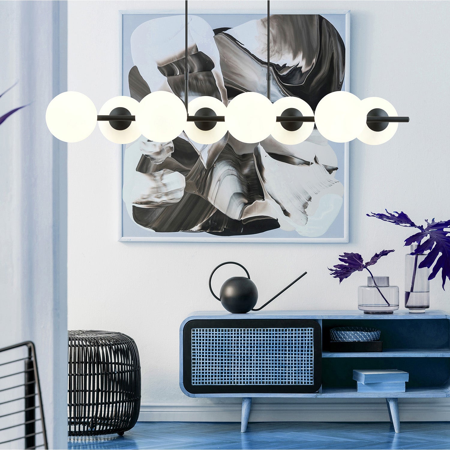 Sospensione Moderna Anfitrione 8 Luci In Acciaio Nero E Sfere In Vetro Opalino