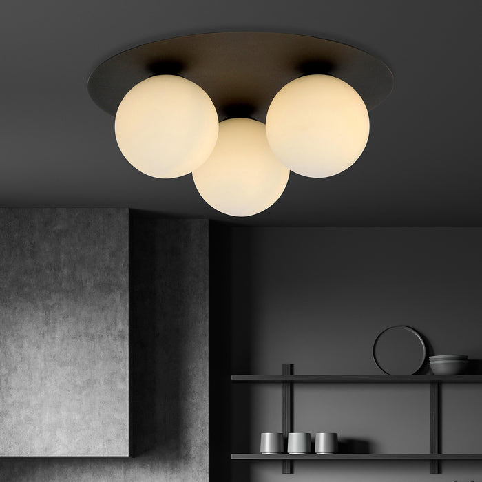 Plafoniera Minimal 3 Luci Mnemosine In Acciaio Nero E Sfere Di Vetro Opale