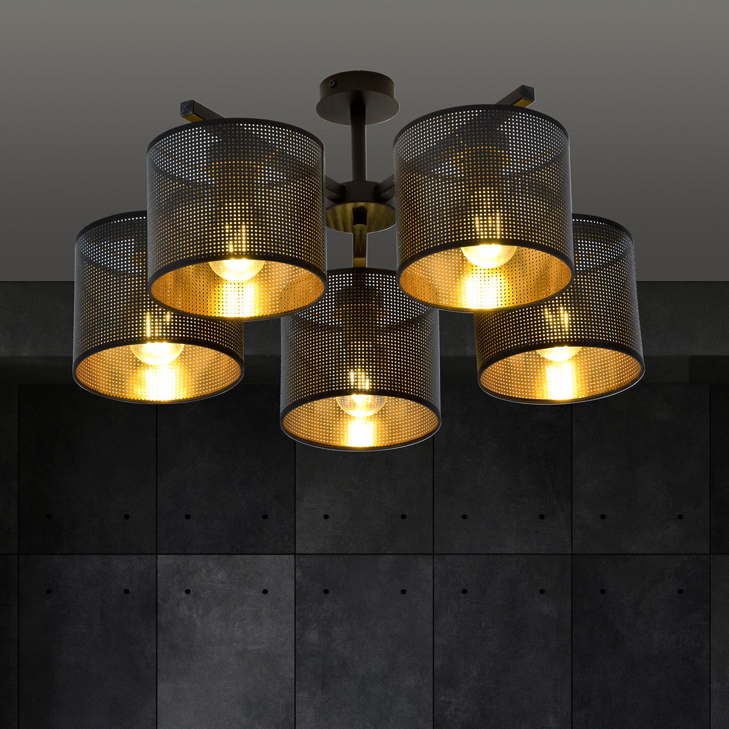 Plafoniera Industrial 5 Luci Cigno In Acciaio Nero E Paralumi A Cilindro Oro