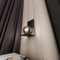 Applique Minimal 1 Luce Indiretta Agni Con Base In Acciaio Nero E Vetro Fumè