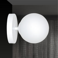 Applique 1 Luce Rama In Acciaio Bianco A Bracci E Sfera In Vetro Opalino