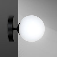 Applique 1 Luce Rama In Acciaio Nero A Bracci E Sfera In Vetro Opalino