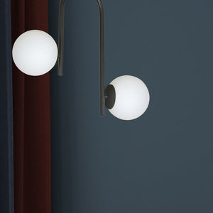 Lampadario 2 Luci Rama In Acciaio Nero A Bracci E Sfere In Vetro Opalino