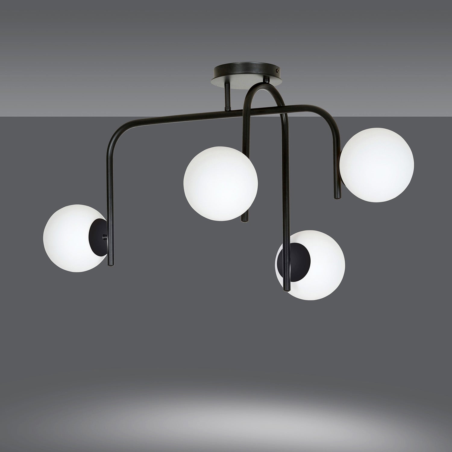 Lampadario 4 Luci Rama In Acciaio Nero A Bracci E Sfere In Vetro Opalino