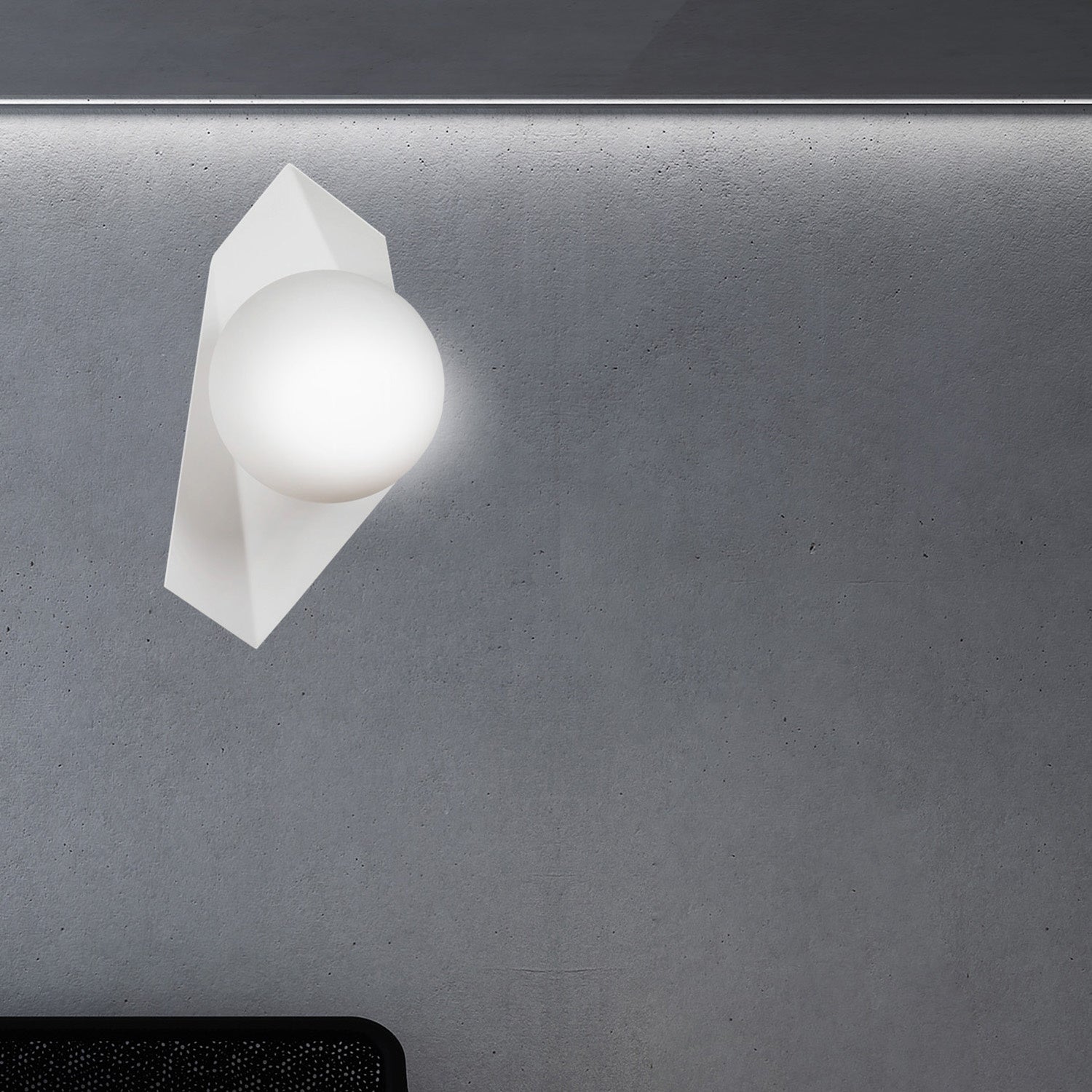 Applique Moderna 1 Luce Parvati In Acciaio Bianco E Sfera Vetro Opalino