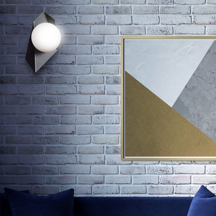 Applique Moderna 1 Luce Parvati In Acciaio Nero E Sfera Vetro Opalino