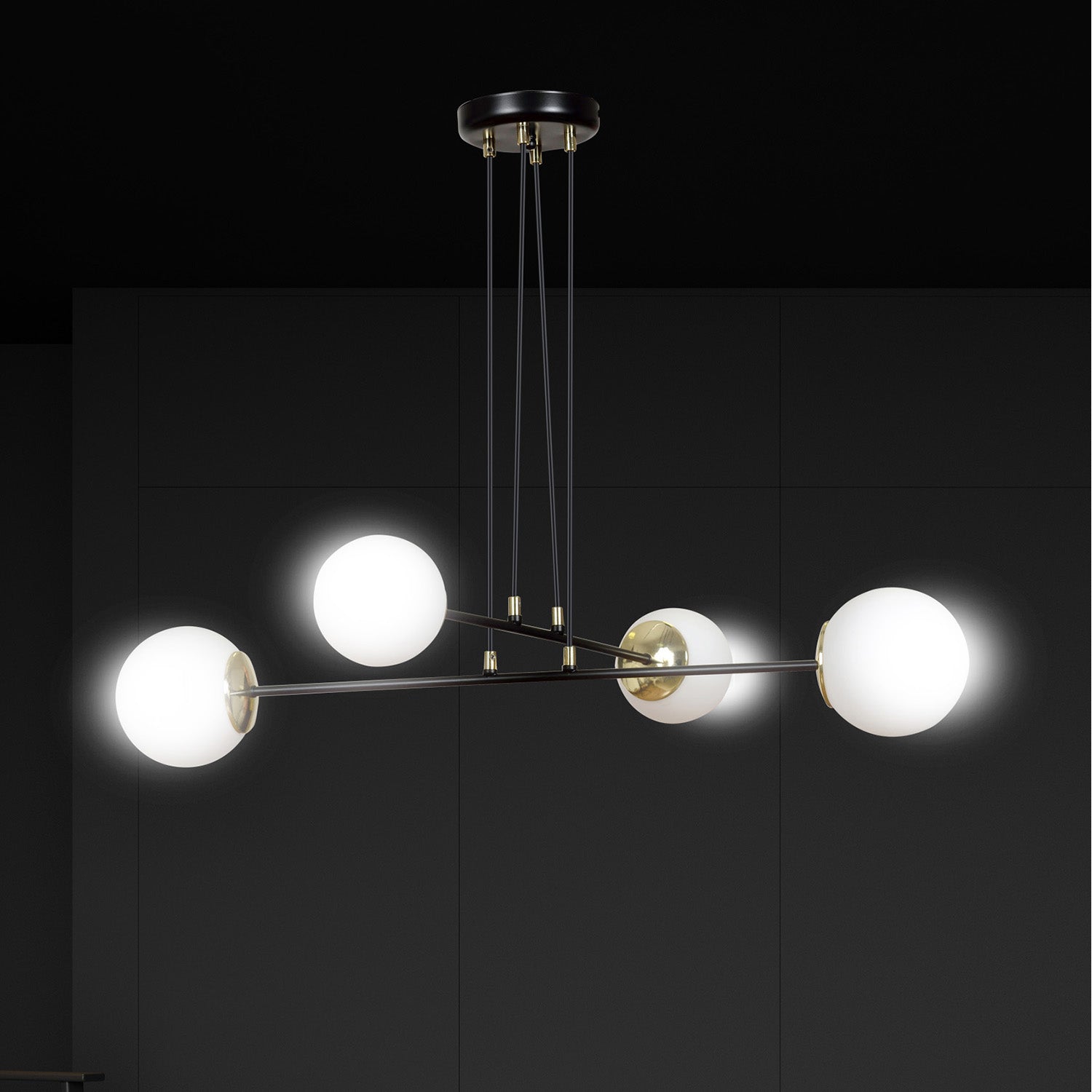 Lampadario Moderno 4 Luci Tsukuyomi In Acciaio Nero E Oro E Vetro A Sfera Opale