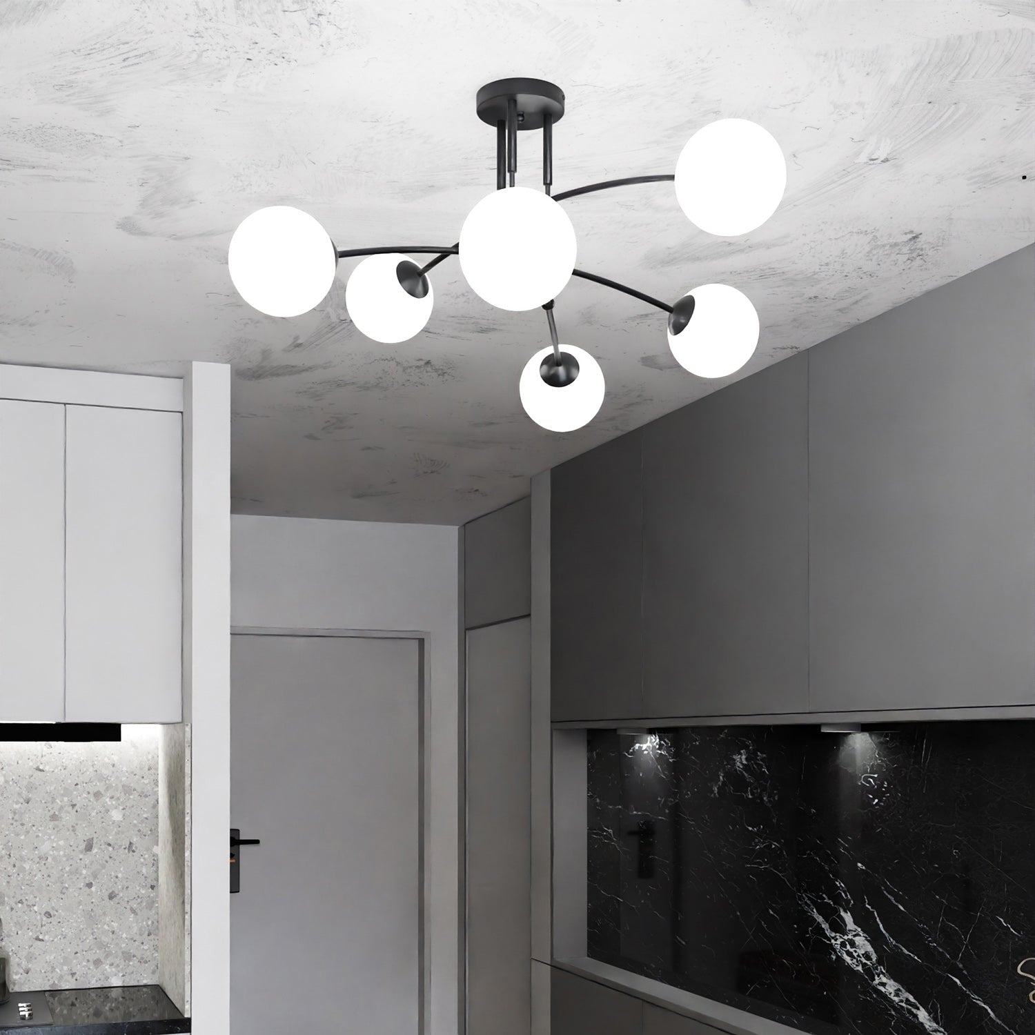 Plafoniera Moderna 6 Luci Susanoo In Acciaio Nero E Vetri A Sfera In Bianco