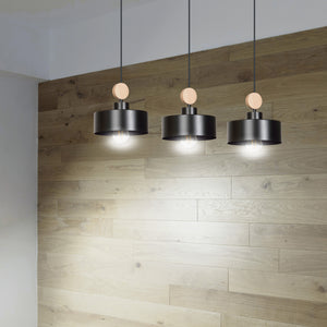 Lampadario 3 Luci Zhurong In Acciaio Nero E Paralumi Con Legno Naturale