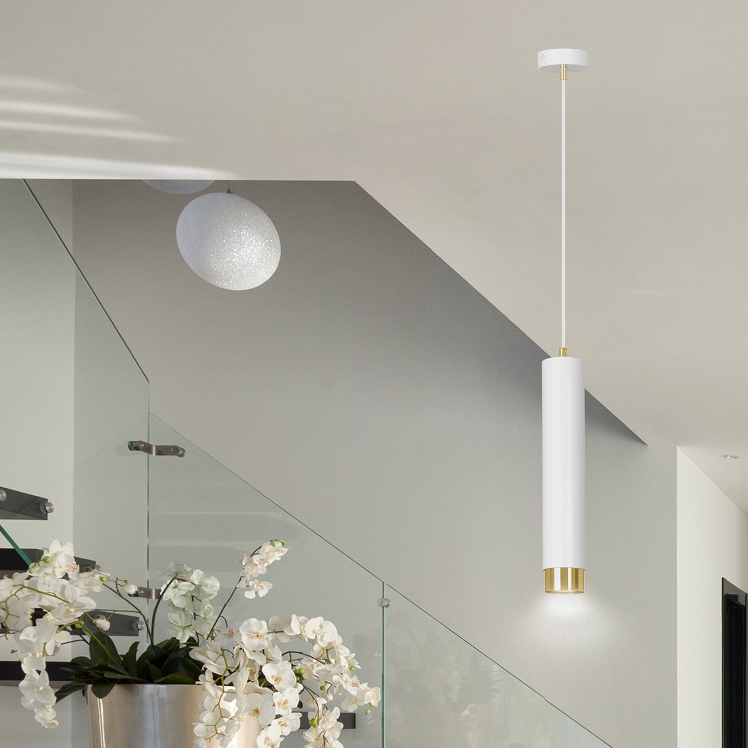 Sospensione 1 Luce Brunilde In Acciaio Bianco Con Tubolare In Bianco E Oro