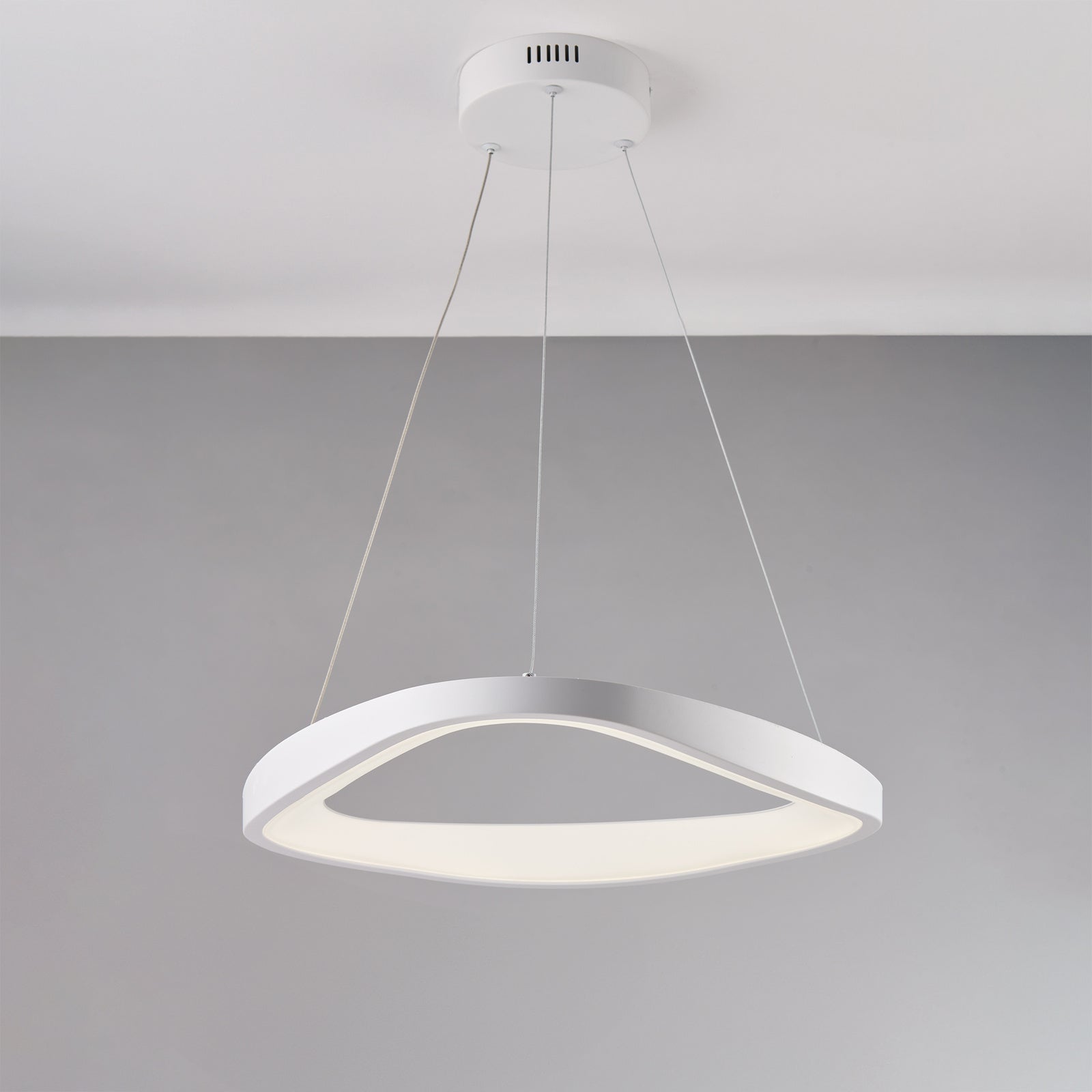 Sospensione Moderna Perth Triangolare Plastica Bianca Led Integrato 32W 4000K