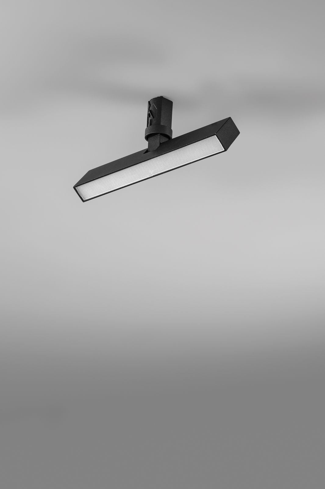 LAMPADA LED LINEARE PER BINARIO SHIFT 6V NERO 12W 3000K 1200LM 219X31X93MM
