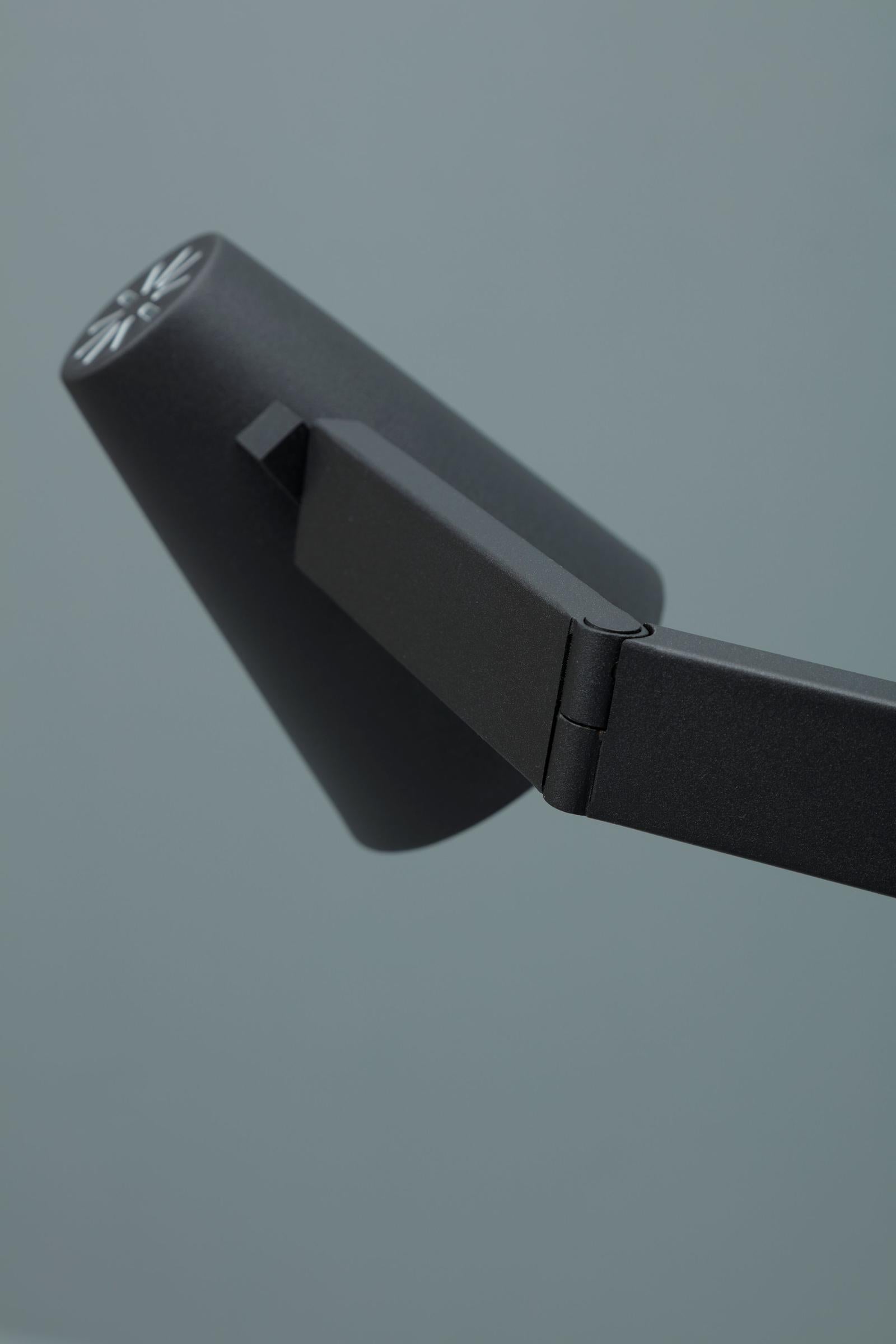 Kobi - Lampada da tavolo in metallo nero