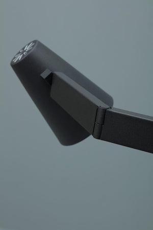 Kobi - Lampada da tavolo in metallo nero