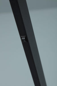 Kobi - Lampada da tavolo in metallo nero