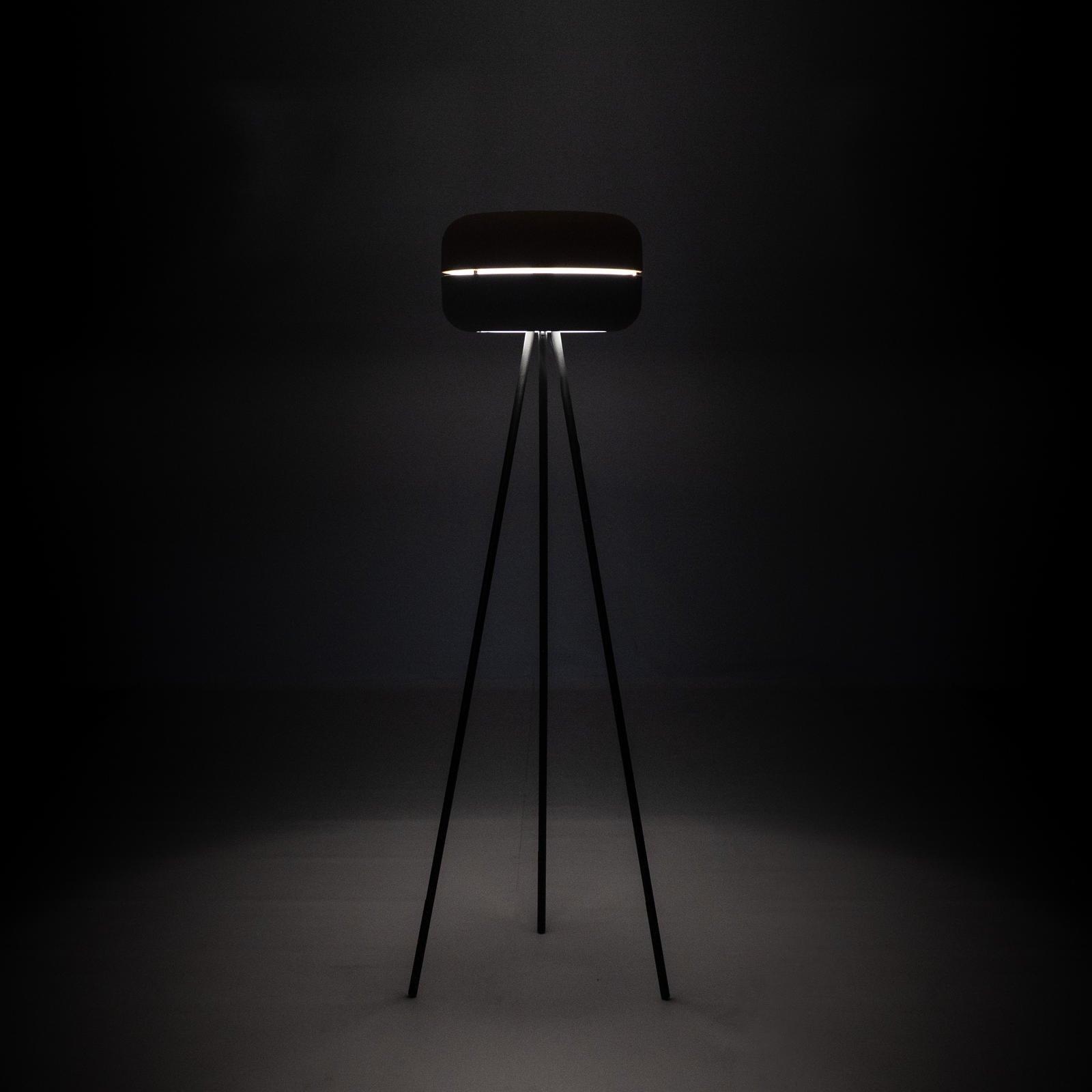 Idra - Lampada da terra in metallo nero