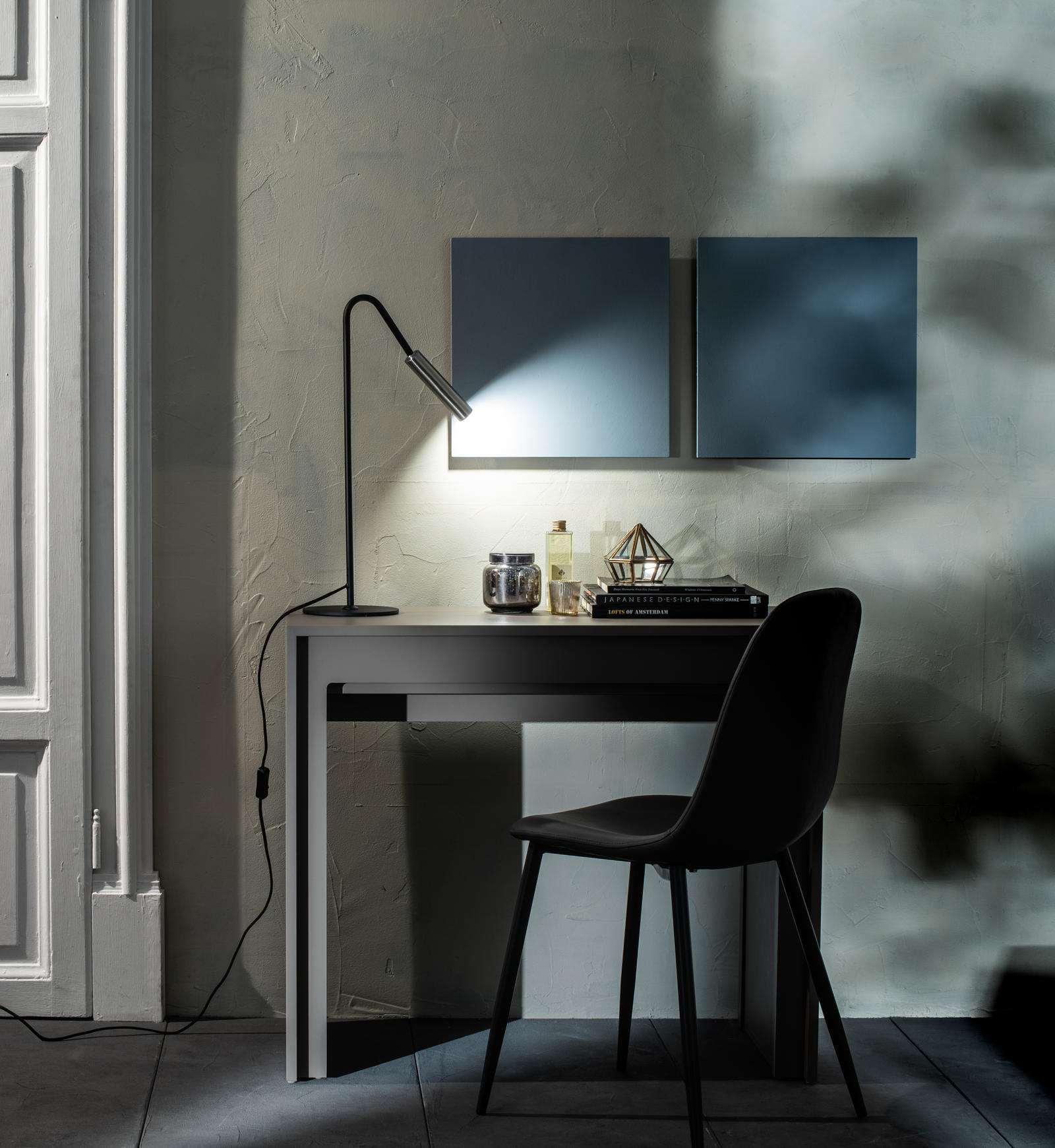 Vega - Lampada da tavolo a LED in metallo nero