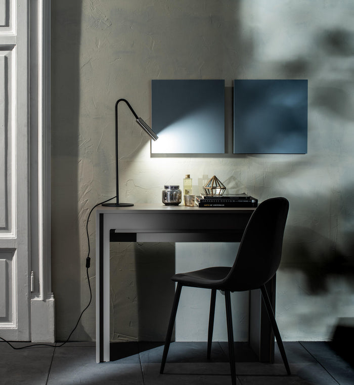 Vega - Lampada da tavolo a LED in metallo nero