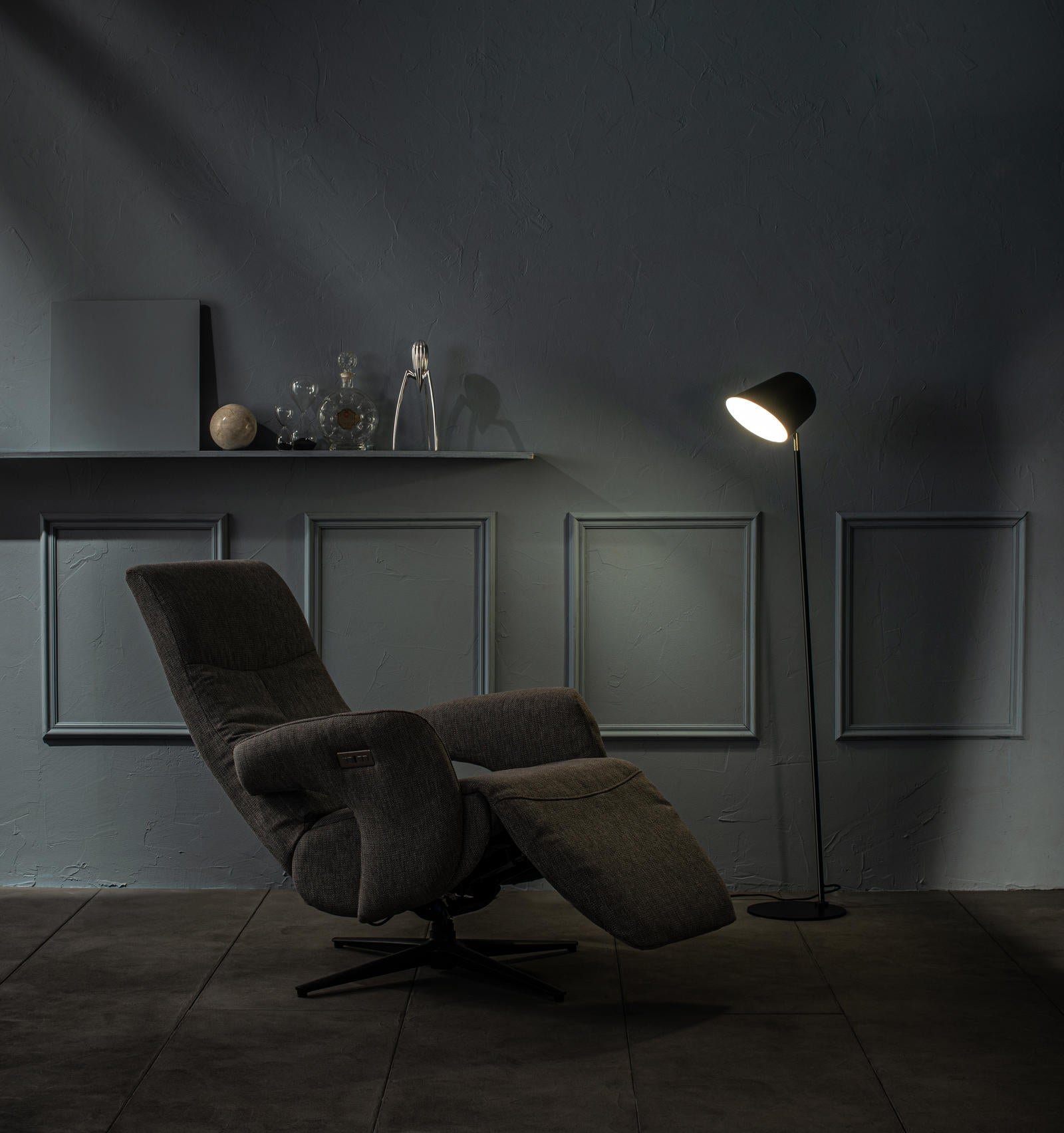 Electra - Lampada da terra in metallo nero