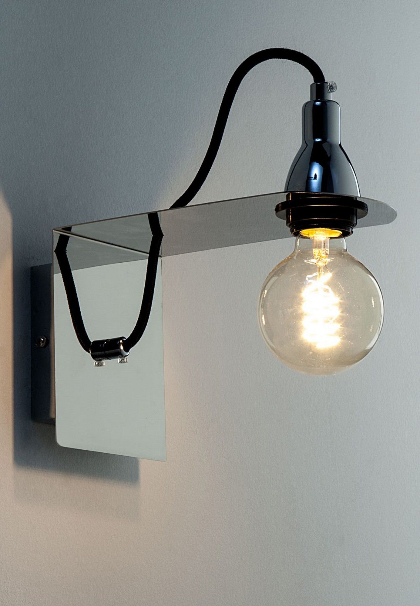 Applique in metallo cromato grigia cm. L.12 x P.23 x H24