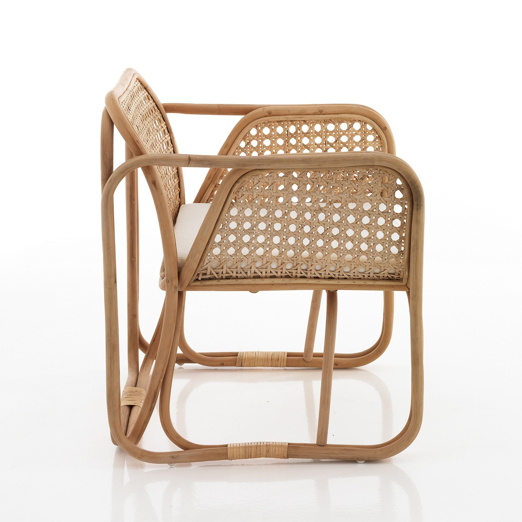 Poltroncina in rattan multicolore con cuscino per esterno