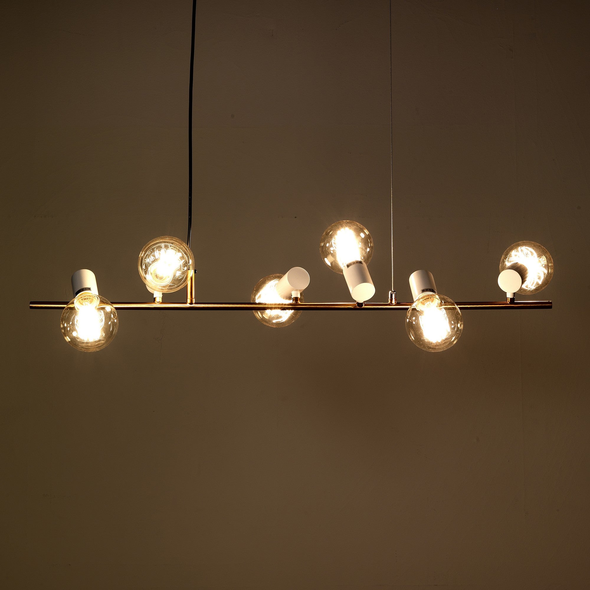 Lampadario 6 punti luce  in metallo finitura ottone cm. L.90 H.120