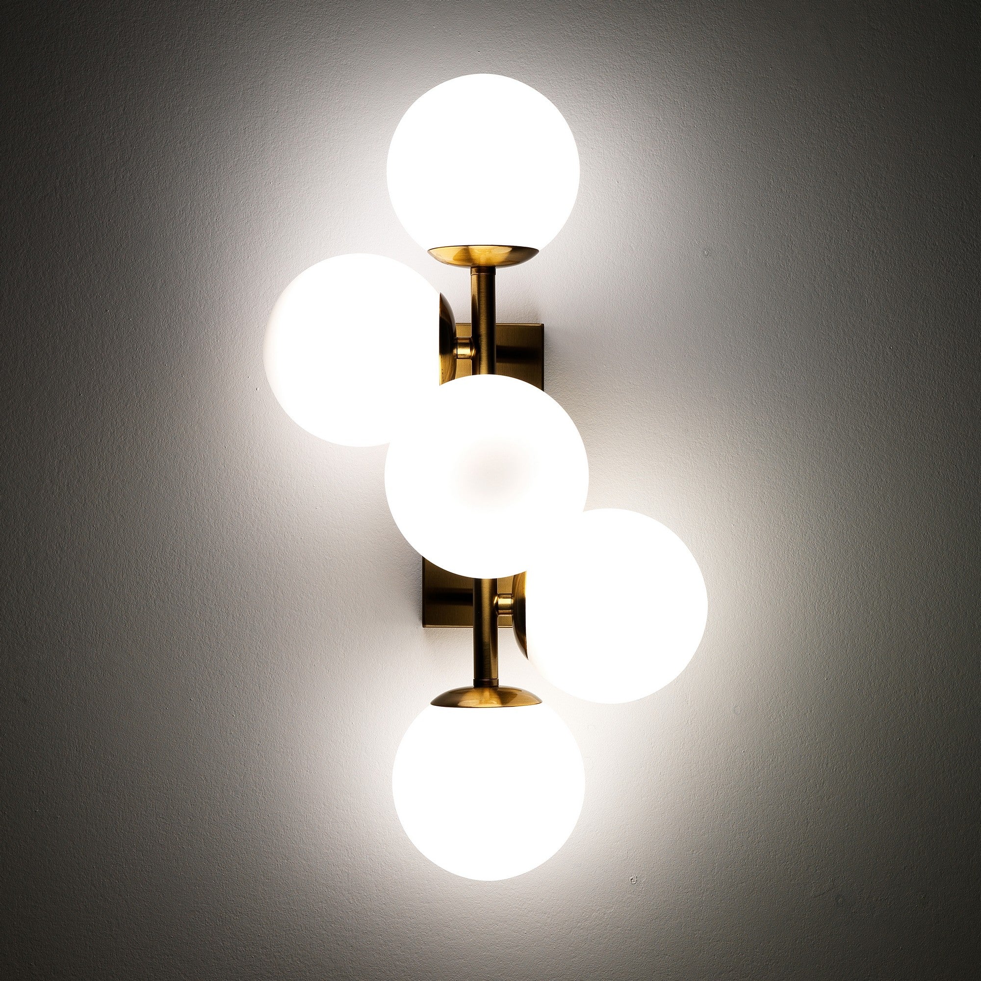 Lampadario 5 sfere in metallo verniciato ottone cm. L.50 P.27 H.24