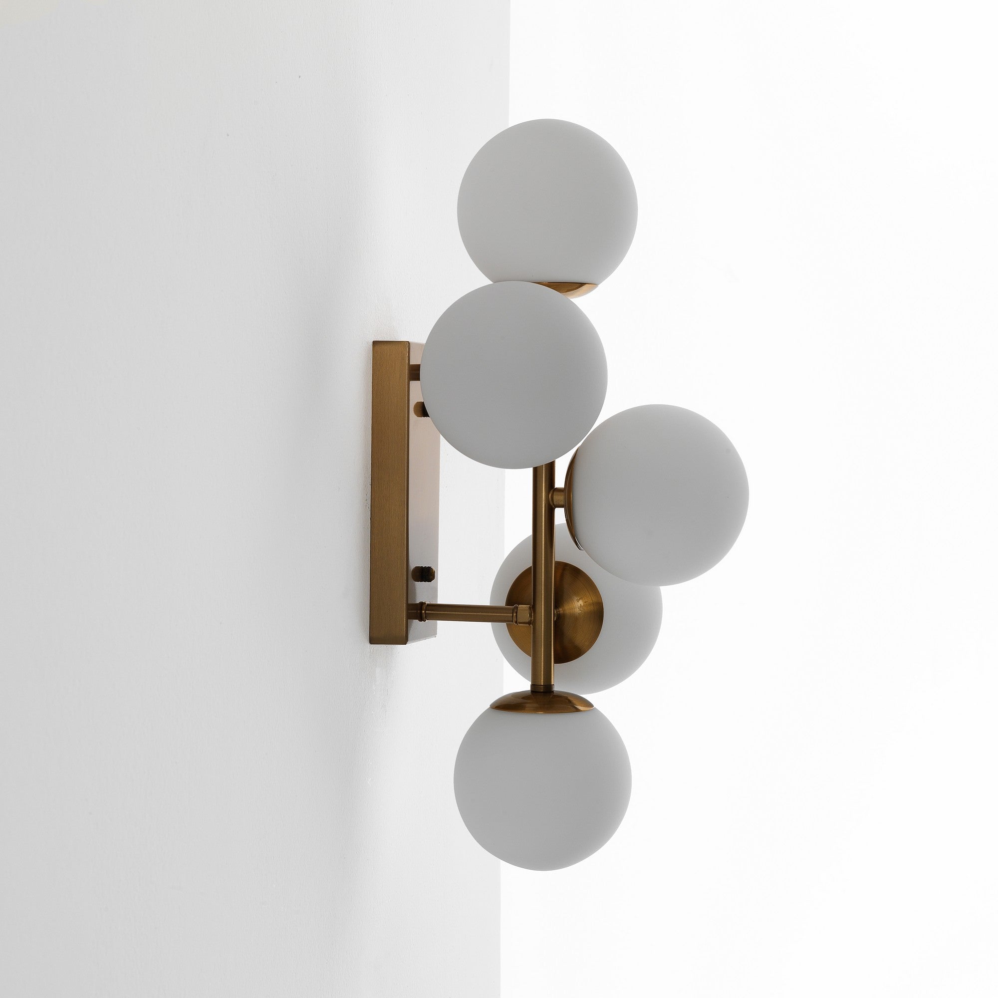 Lampadario 5 sfere in metallo verniciato ottone cm. L.50 P.27 H.24