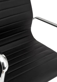 Poltrona da ufficio in pelle sintetica nera cm. H.48/56 x L.47 x P.45