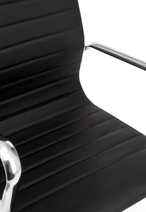 Poltrona da ufficio in pelle sintetica nera cm. H.48/56 x L.47 x P.45