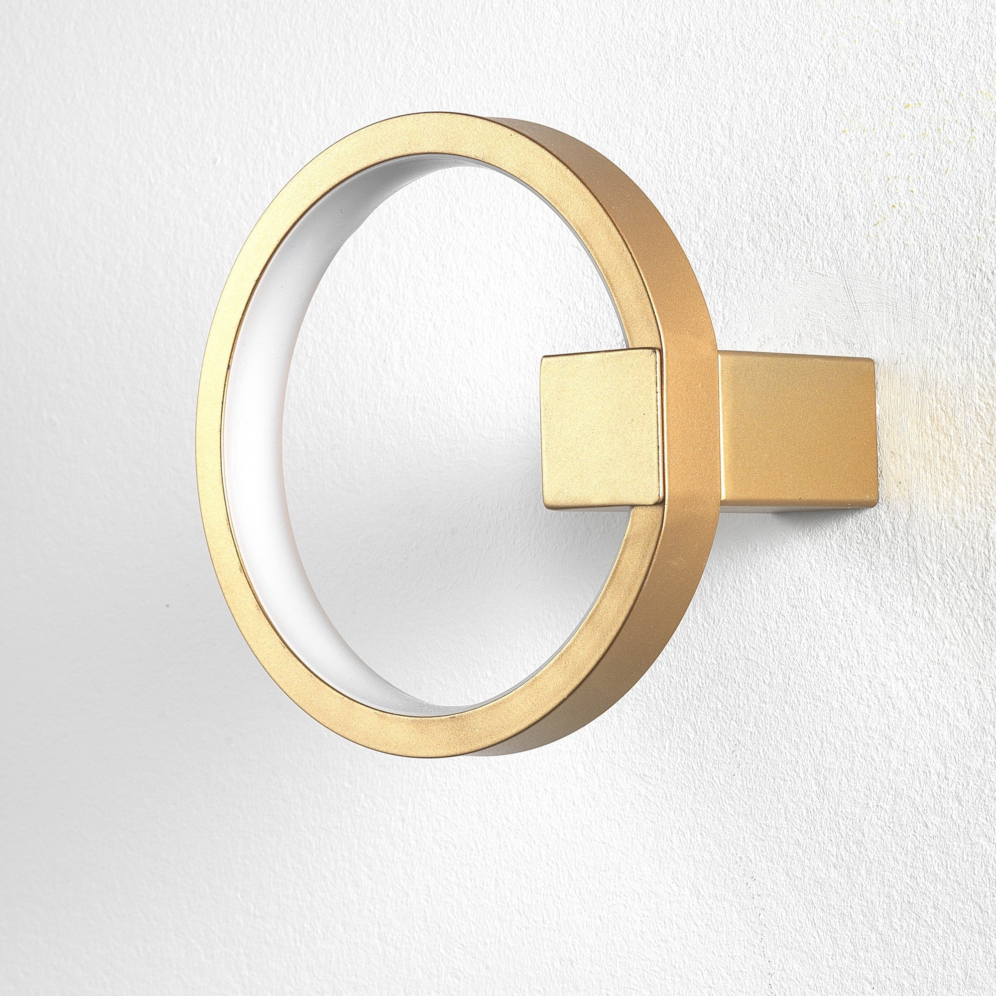 Applique ad anello in allumino oro satinato cm. Ø.15 P.7,5