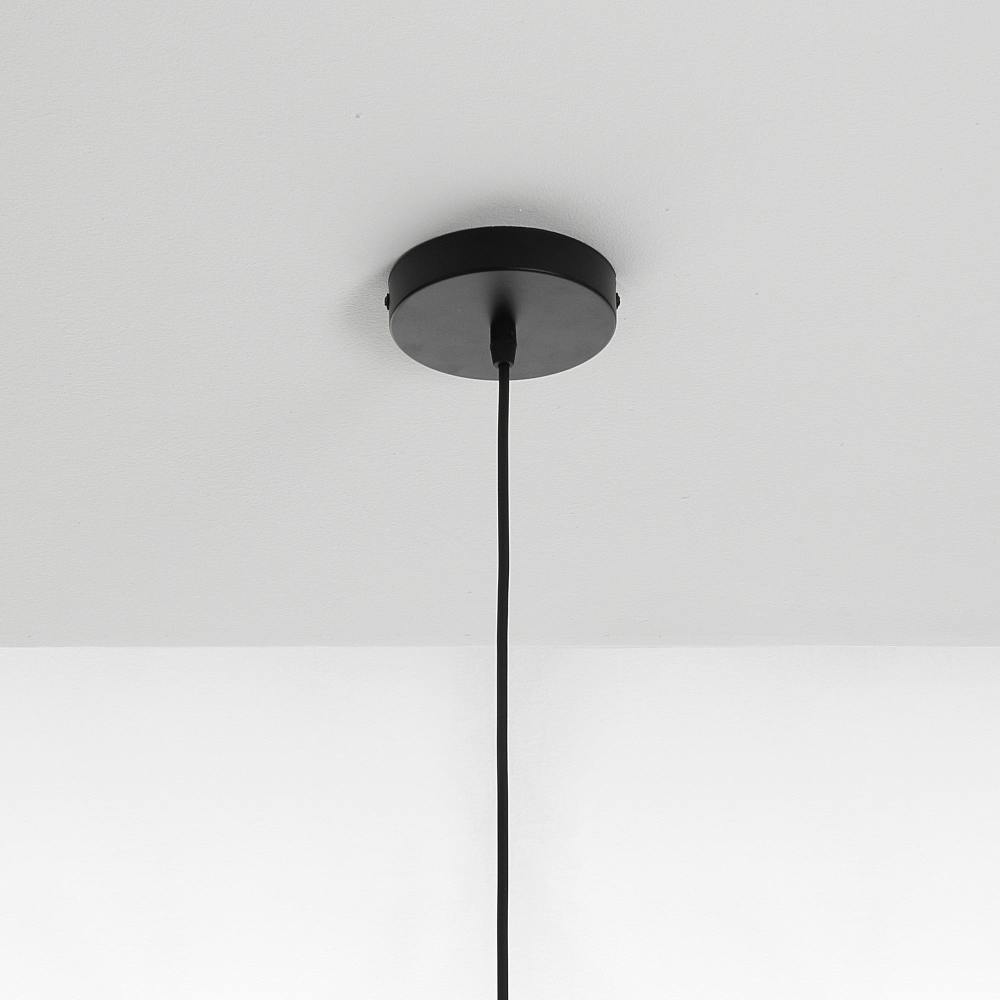 Lampadario in filo di acciaio nero con paralume cm Ø.24 H.56