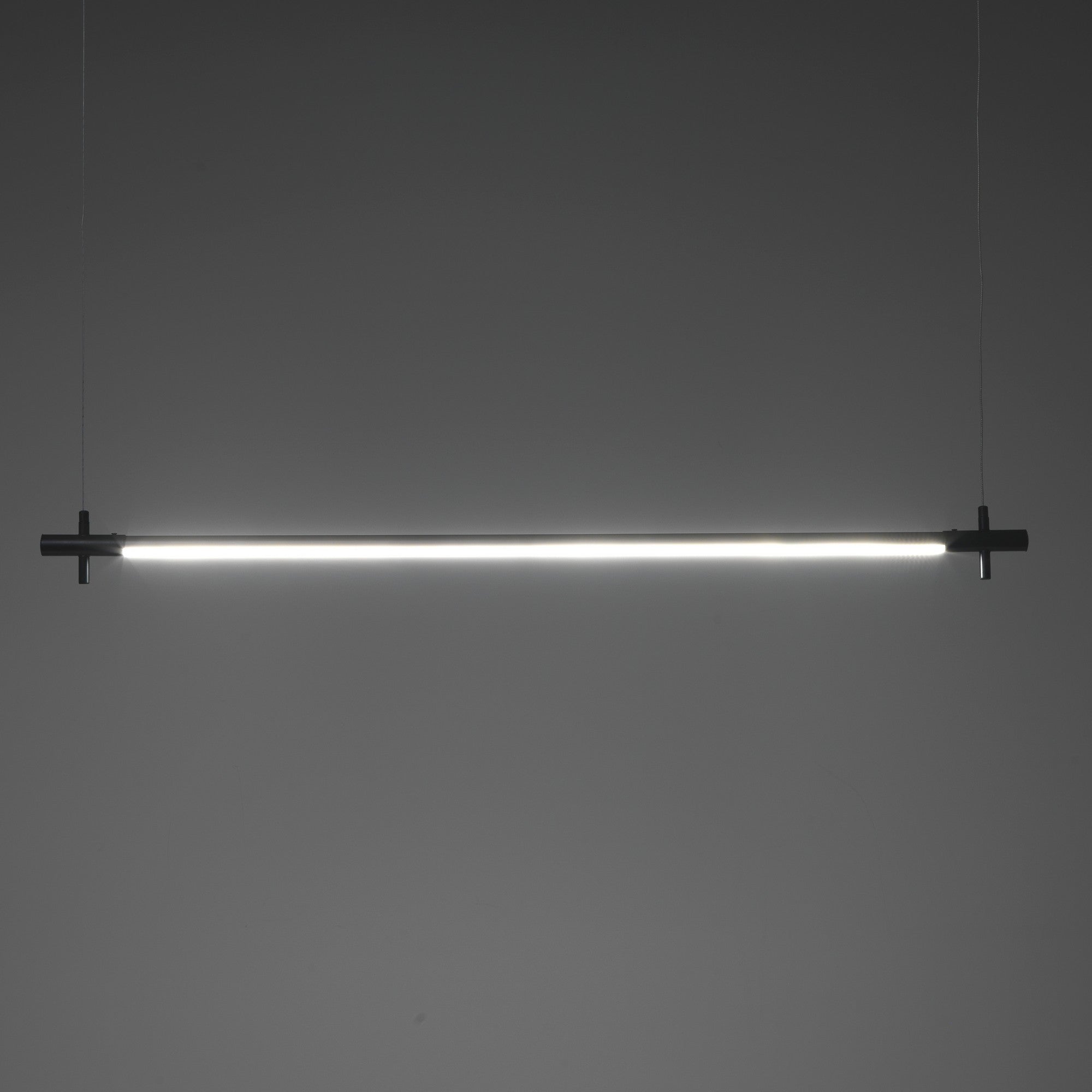 Lampadario in allumino nero cm. Ø.2,2 L.120