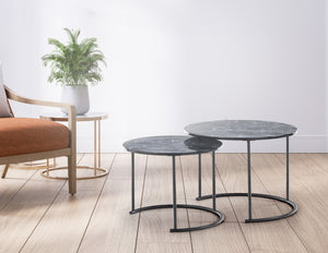 Set 2 tavolini OMAHA in vetro effetto marmo e metallo nero