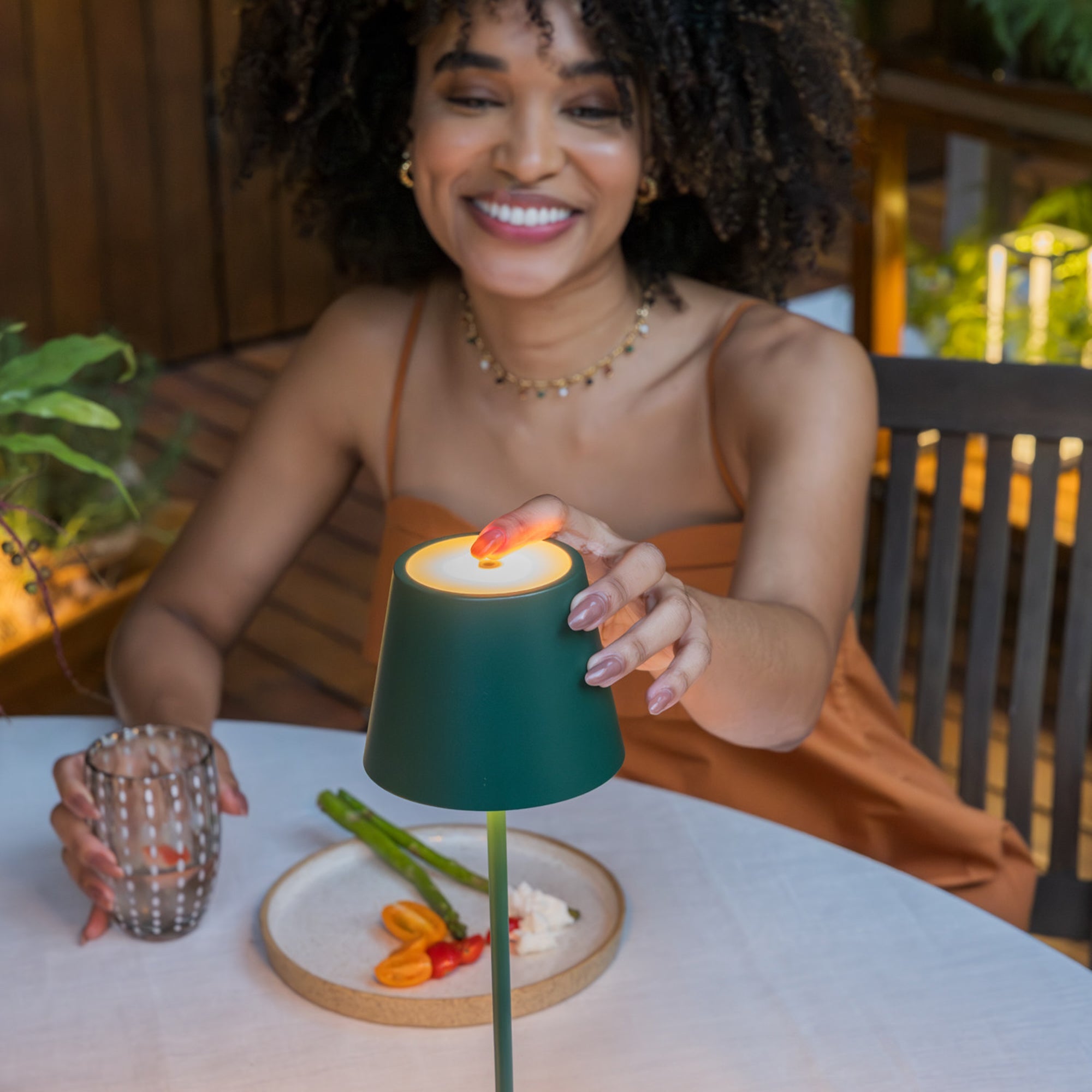 Zafferano Lampada a led da tavolo Poldina Pro Verde Scuro ricaricabile e dimmerabile con batteria fino a 12 ore