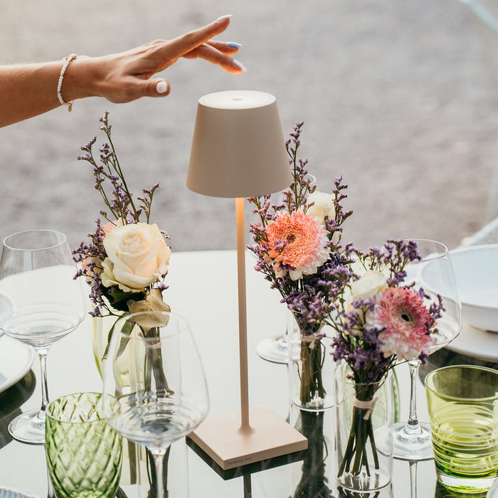 Zafferano Lampada a led da tavolo Poldina Pro Sabbia ricaricabile e dimmerabile con batteria fino a 12 ore