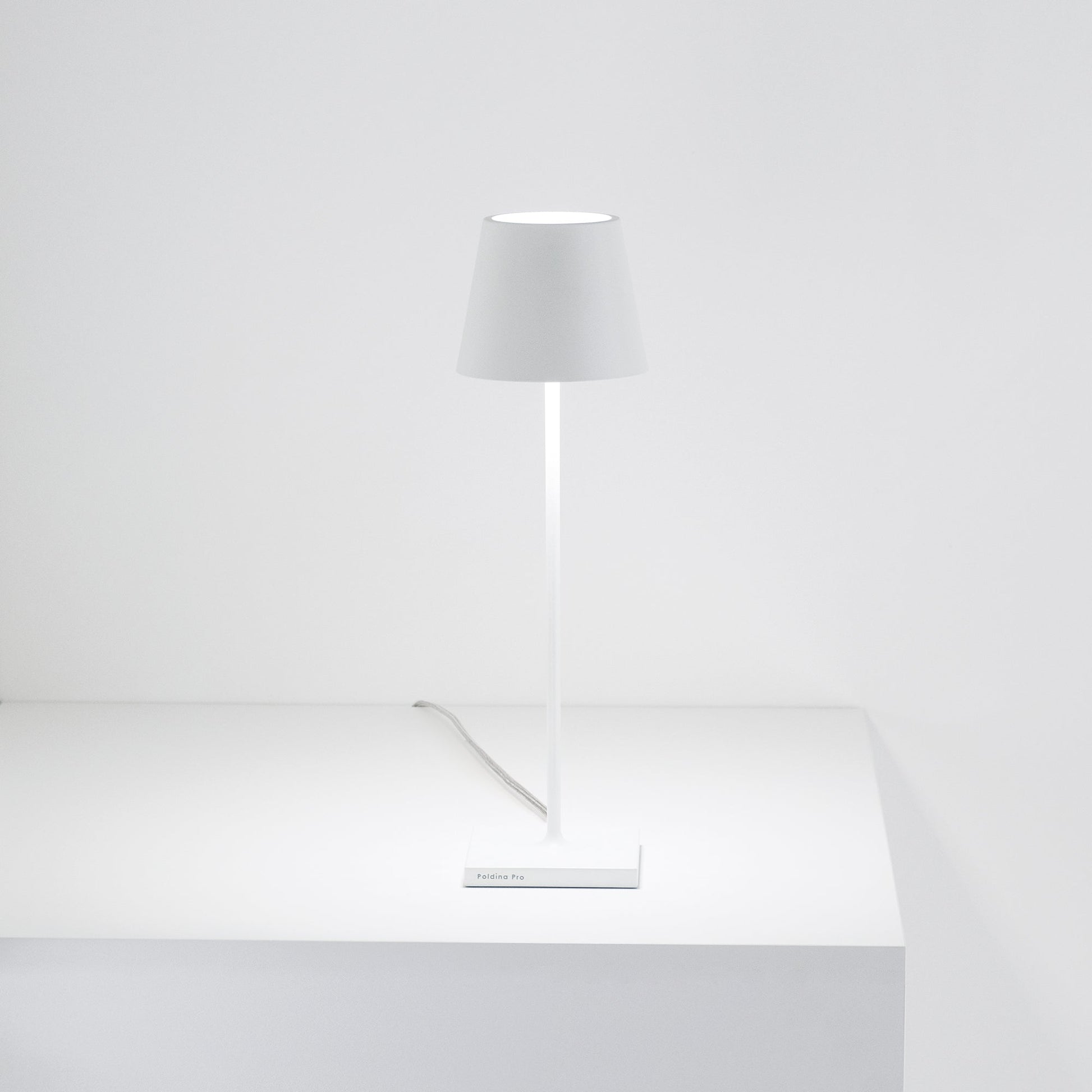 Lampada da Tavolo Poldina Corten 230V con spina LED Dimmerabile 11x38 cm - Design Moderno in Alluminio
