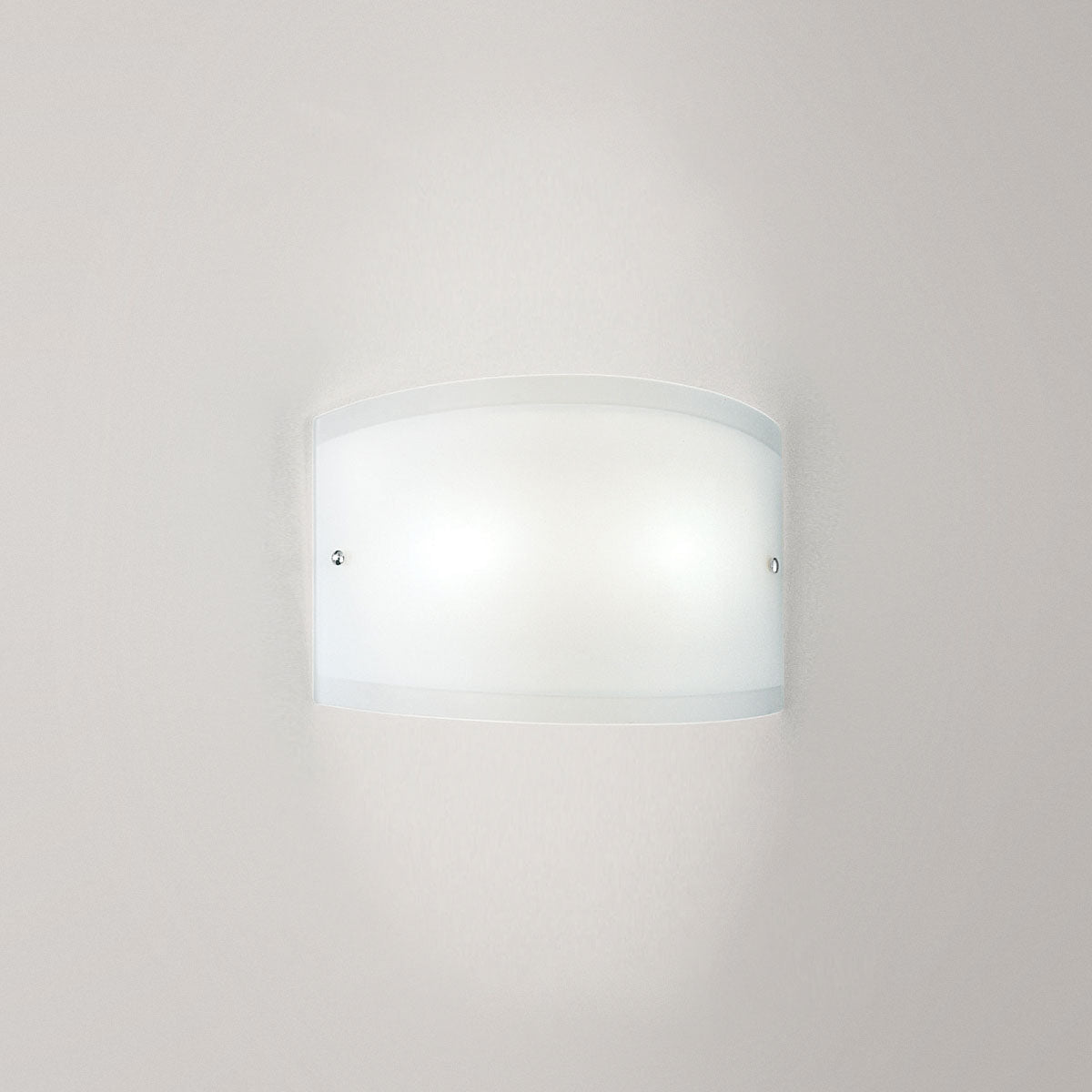Applique Lecce in vetro satinato bianco 27x12cm, 1 luce E27 max 42W, IP20, Lampada da muro e montatura metallo con dettagli cromo, lampadina esclusa