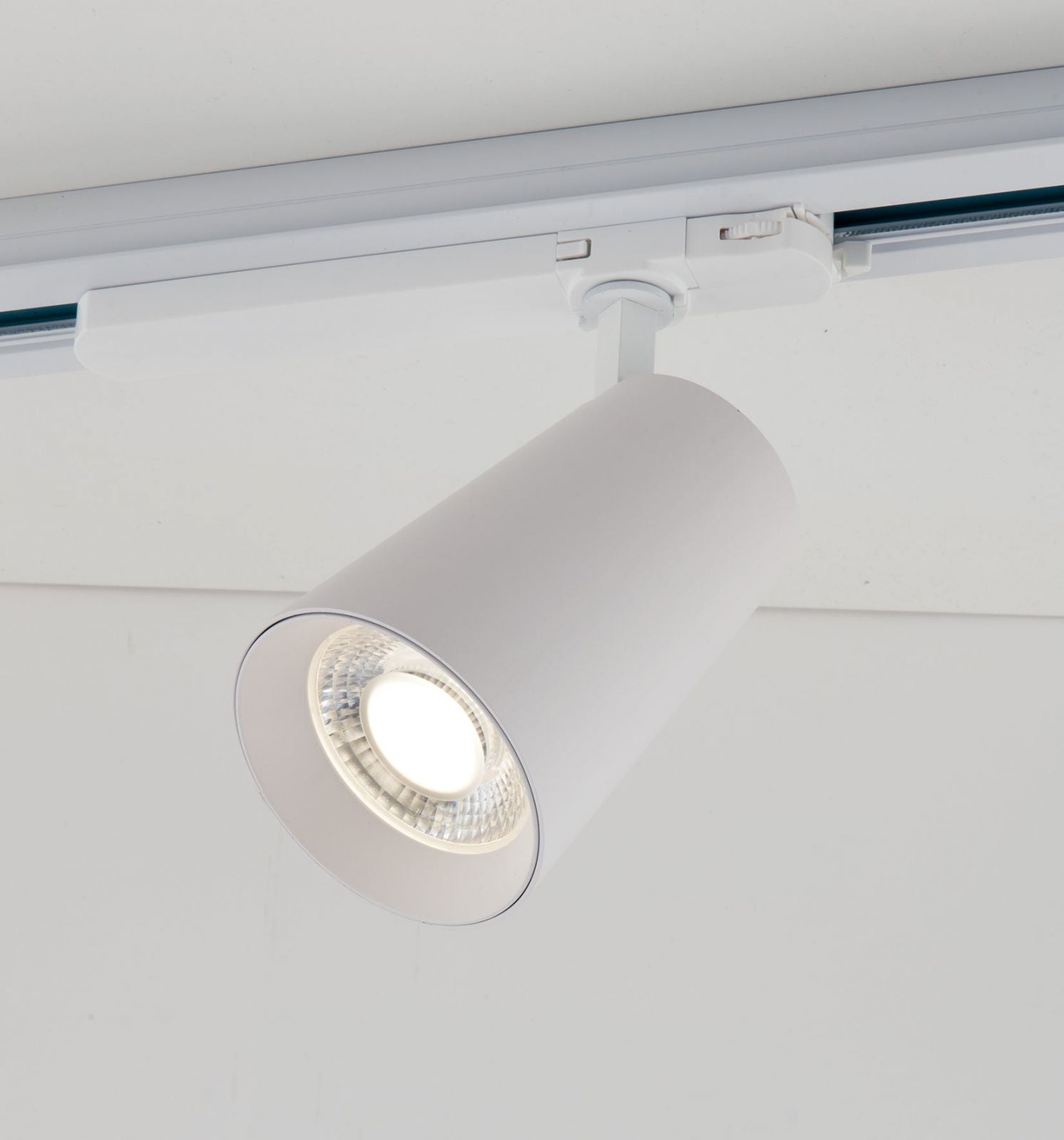 FARO BINARIO LED KONE BIANCO IN ALLUMINIO 42W 4230LM 4000K 24,5X15X10 CM.