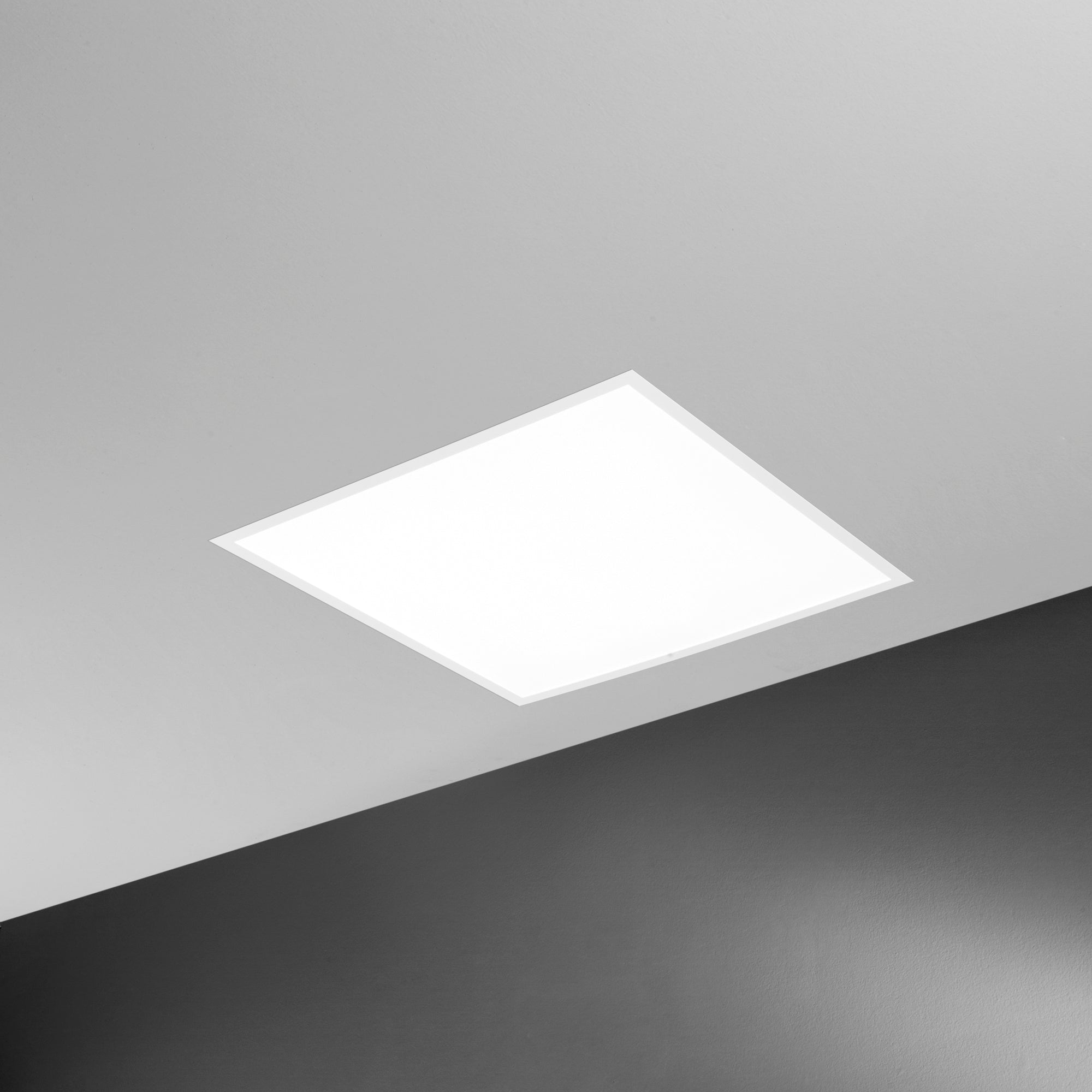  Pannello LED PRO con mutliconnesione 40W con interruttore CCT, UGR e cavo di sicurezza 60x60 cm.