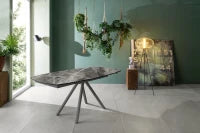 E-STYLO Tavolo allungabile con top marmo grigio in ceramica su vetro e gambe in metallo antracite, 90cm X 120/180 cm H. 76cm.
