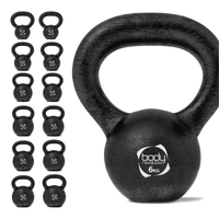 Kettlebell da 6 kg in ghisa con manico comodo.