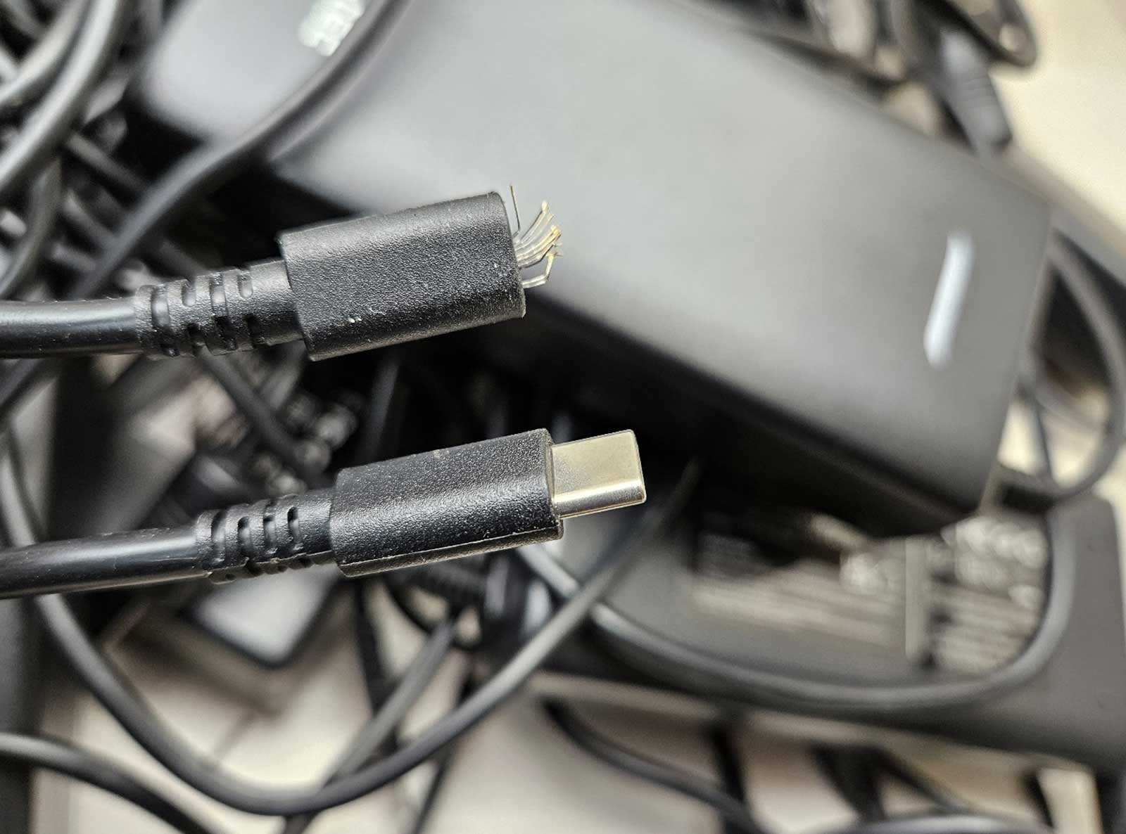 Lotto 40 pz circa Alimentatore Universale USB-C PD 3.0 112W DC 5.0V 2.4A per Mac Tablet - Difettati per PARTI DI RICAMBIO