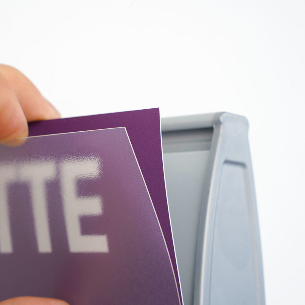 Targa a bandiera bifacciale