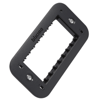 Bticino living now supporto con valva di protezione per placche modulari *** numero posti 4 moduli, confezione 1