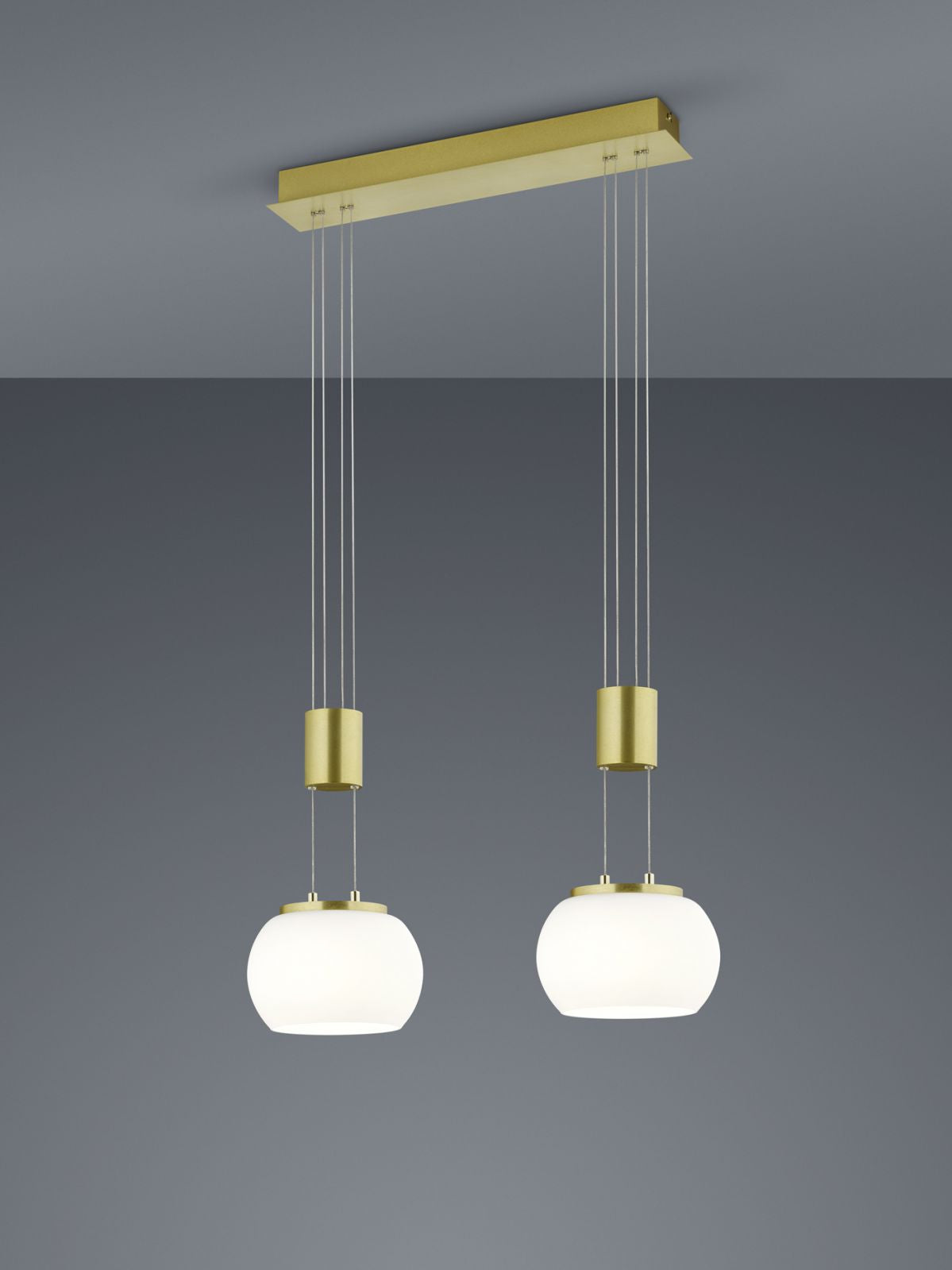 MADISON SOSPENSIONE LED 16W 1800lm, 3000K BARRA METALLO OTTONE E 2 VETRI SFERA BIANCHI CON REGOLAZIONE ALTEZZA CON CONTRAPPESO E DIMMERAZIONE INTENSITA' CON NORMALE INTERRUTTORE A PARETE L. 52CM