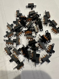 MINI PANNELLO INTERRUTTORE A SLITTA SPDT 3 PIN 2 POSIZIONE 0.5A 50V DC (CONF. 10 PEZZI)